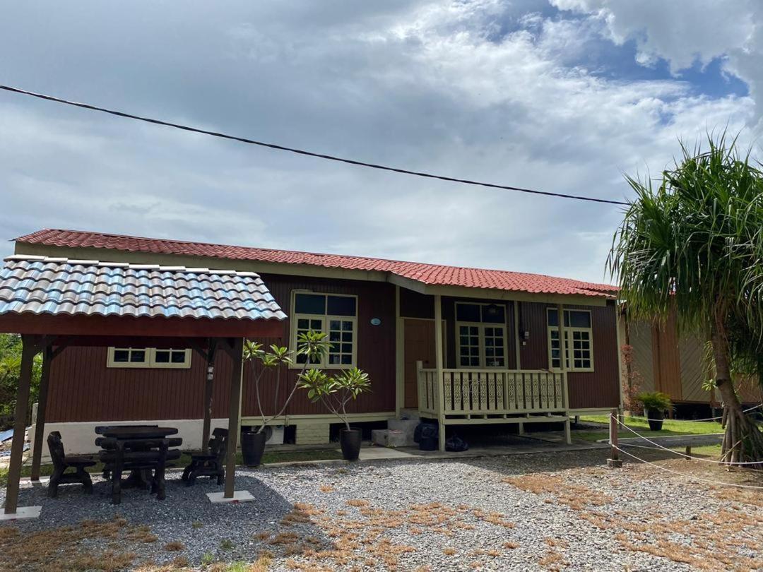 Tamteh Homestay Ayer Hitam Екстериор снимка