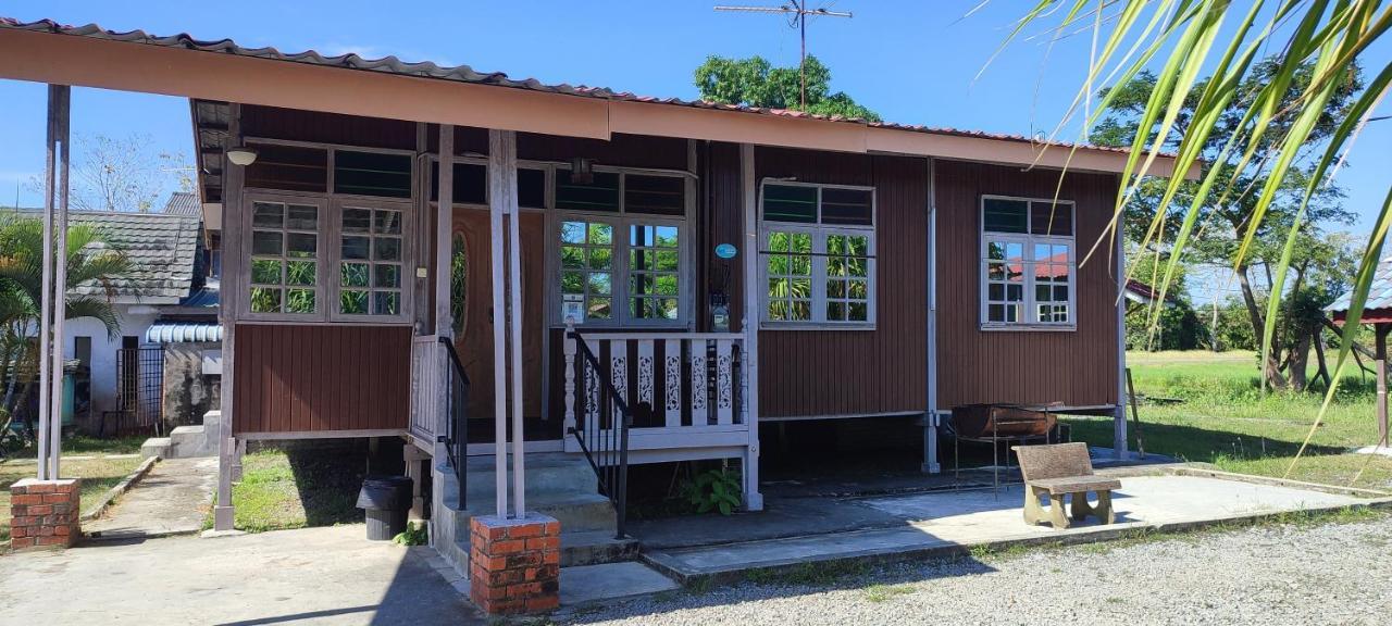 Tamteh Homestay Ayer Hitam Екстериор снимка