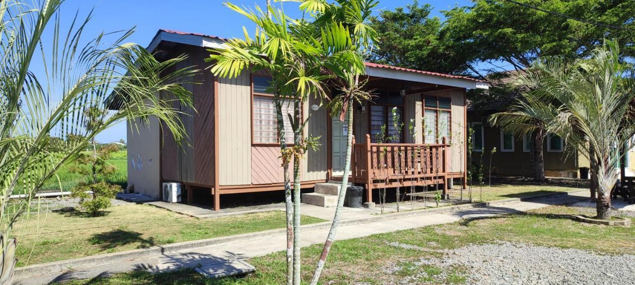 Tamteh Homestay Ayer Hitam Екстериор снимка